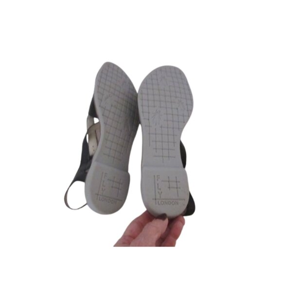 New w Box, Fly London Black Leather Cula Sandals Size 41 EU / 8 US - Picture 5 of 7